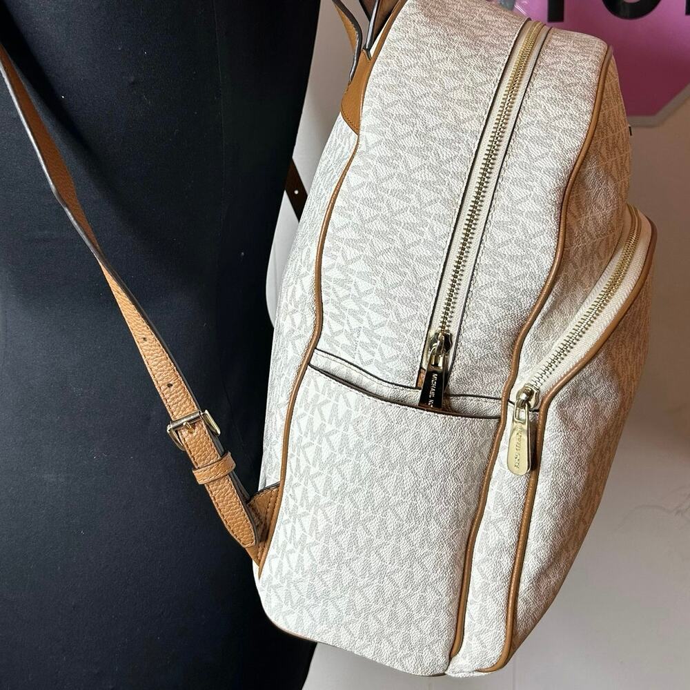 ♡ Michael Kors Backpack - Picture 10 of 15